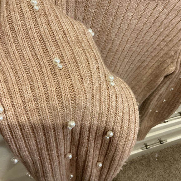 Liz Claiborne Tan Ribbed Knit Sweater with pretty pearl embellished sleeves - Picture 4 of 7